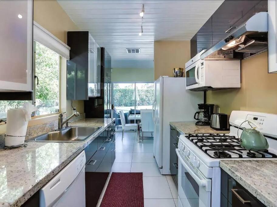 Serene 4 Bed 3 Bath Heated Pool Natural Backyard Heart Of 팜 스프링스 외부 사진