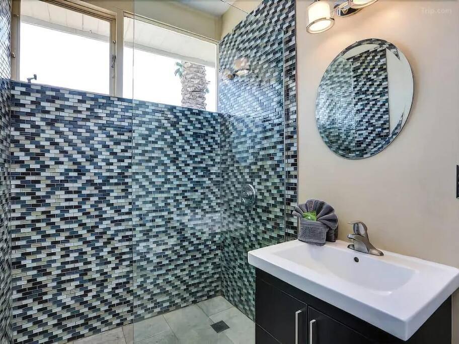 Serene 4 Bed 3 Bath Heated Pool Natural Backyard Heart Of 팜 스프링스 외부 사진